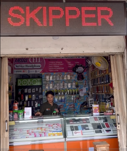 Skipper Cell team with phones